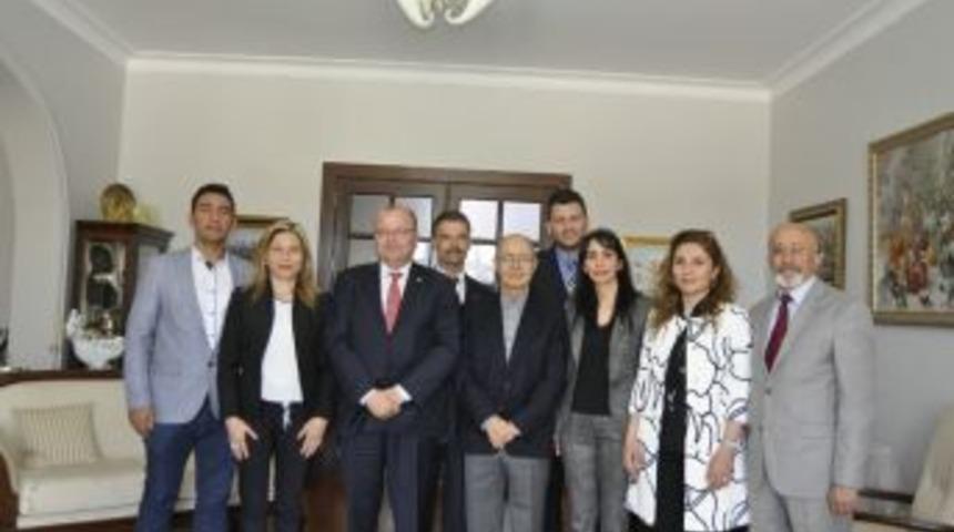 Chp’lilerden 10. Cumhurbaşkanı Sezer’e Ziyaret