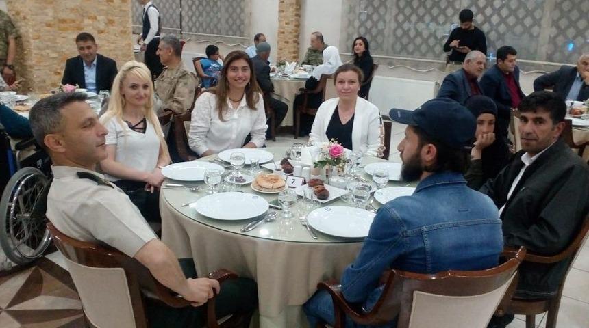 Tatvan&rsquo;da Şehit Ve Gazi Yakınlarına Y&ouml;nelik İftar Programı