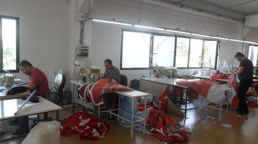 Se&ccedil;imlerin Kazananı Bayrak &Uuml;reticileri