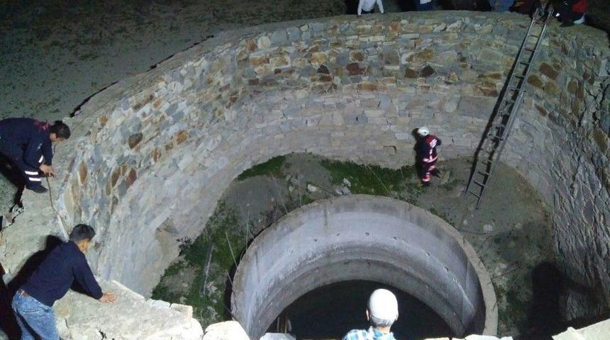 Mahsur Kalan Ke&ccedil;iyi İtfaiye Kurtardı