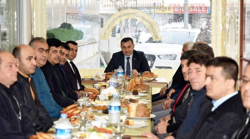 Başkan Y&uuml;cel, Oba Esnafıyla Kahvaltıda Buluştu