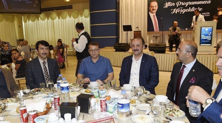 Kanaat Önderleri Ve Muhtarlar İftarda Bir Araya Geldi