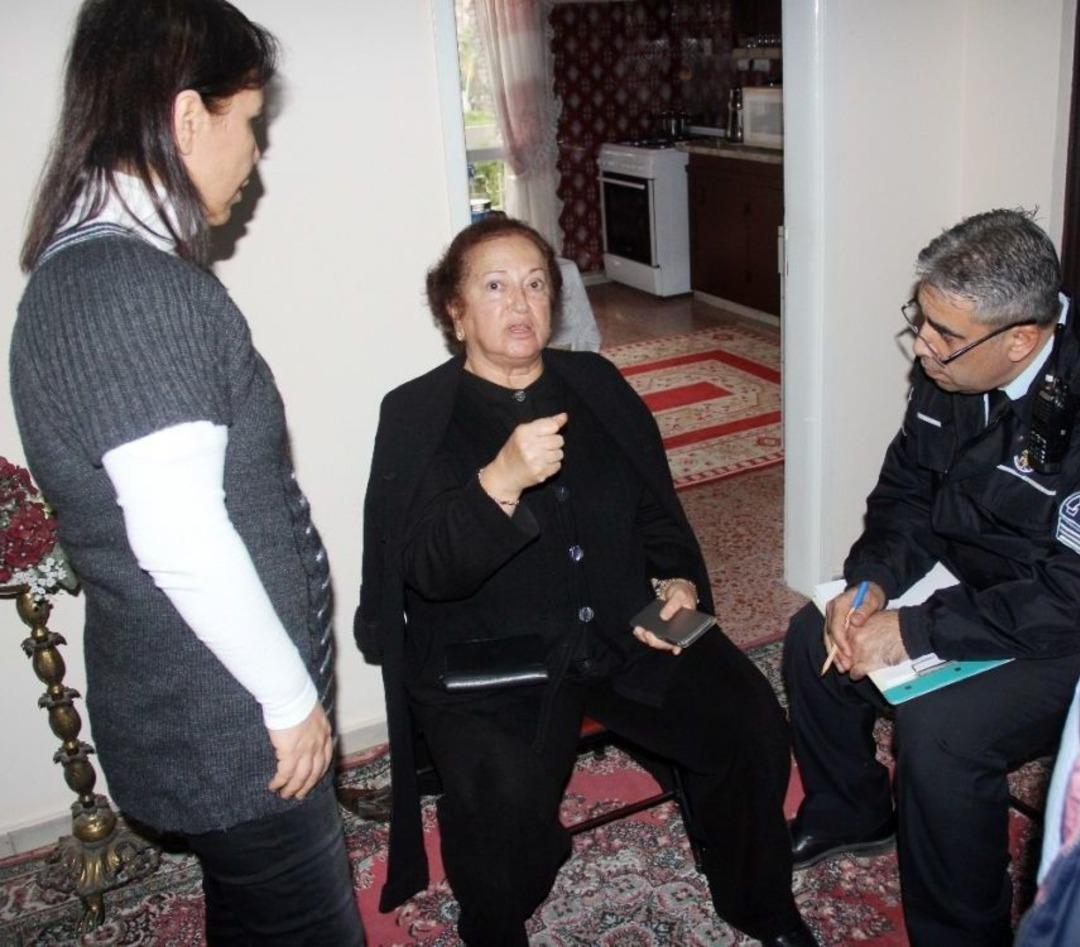 Sahte Polis Kadın Doktorun 300 Bin Liralık Altınını Alıp Ka&ccedil;amadı