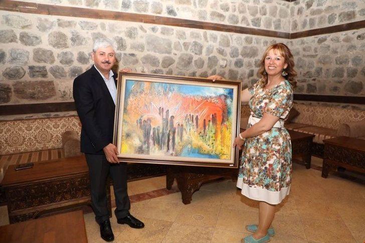 Vali Doğan, Resim Sergisinin Açılışını Yaptı G5