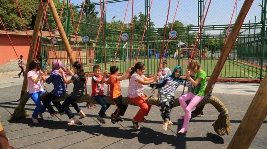 Melikgazi&rsquo;de Parklar &Ccedil;ocukları Bekliyor
