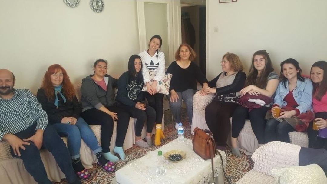 Ayvalık&rsquo;ta Z&uuml;beyde Hanım&rsquo;ın &Ouml;ğrencileri Hayata Dokunuyor