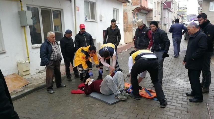 İnşaattan D&uuml;şen Suriyeli İş&ccedil;i Yaralandı