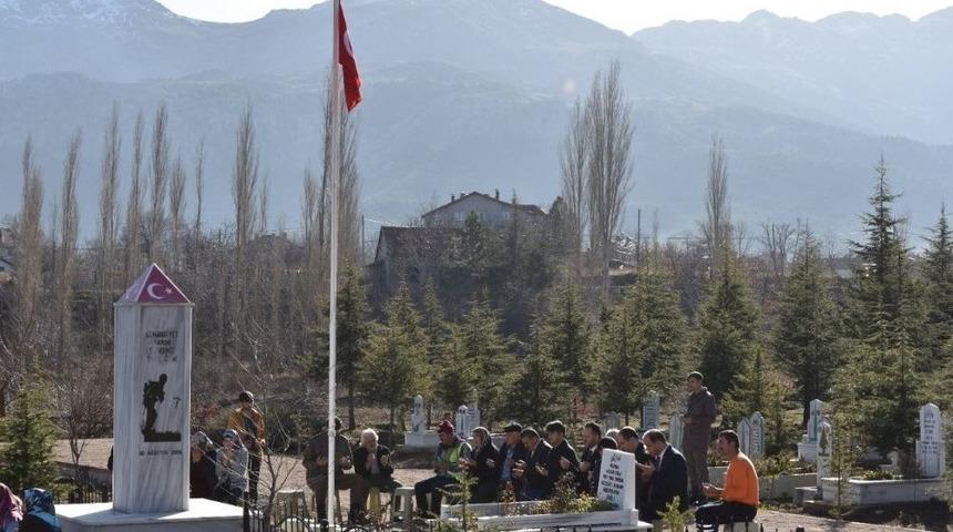 El-bab Şehidi Okan Altıparmak Mezarı Başında Anıldı