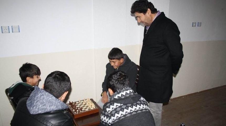 Başkan Acar, Derbent Gen&ccedil;lik Derneği&rsquo;ni Ziyaret Etti