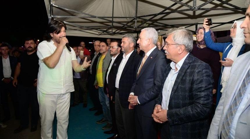 Sanat&ccedil;ı Ahmet Şafak, Pursaklar&rsquo;da Binlerce Kişiye Konser Verdi