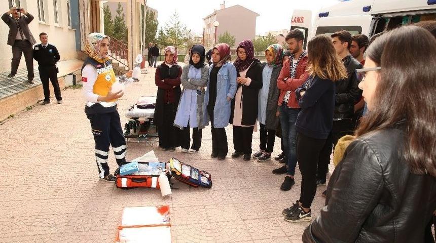 Bayburt Üniversitesi Öğrencilerine Uygulamalı Eğitim Ve Seminer Verildi
