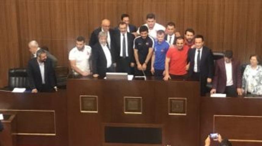 B&uuml;y&uuml;kşehirden Şampiyonlara &Ouml;d&uuml;l