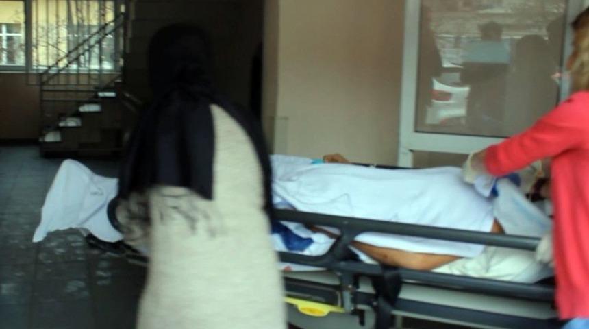 14 Yaşındaki Gen&ccedil;, Tartıştığı Abisini T&uuml;fekle Ağır Yaraladı