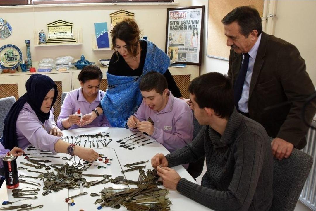 &Ouml;zel Gereksinimli &Ccedil;ocuklar &Ccedil;ini Sanatı İle Tanıştı