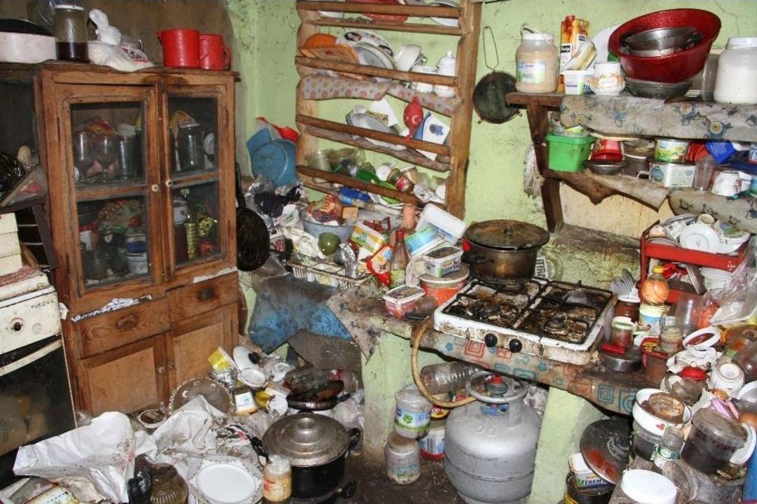 9 Ay &Ouml;nce Temizlenen Evden 10 Kamyon &Ccedil;&ouml;p &Ccedil;ıktı