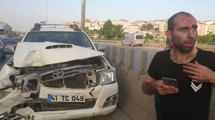 (&ouml;zel) Pendik&rsquo;te Zincirleme Trafik Kazası: 4 Yaralı