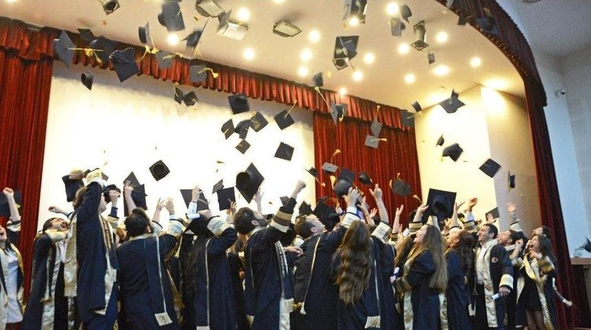 Me&uuml; Turizm Fak&uuml;ltesi&rsquo;nde Mezuniyet Coşkusu Yaşandı