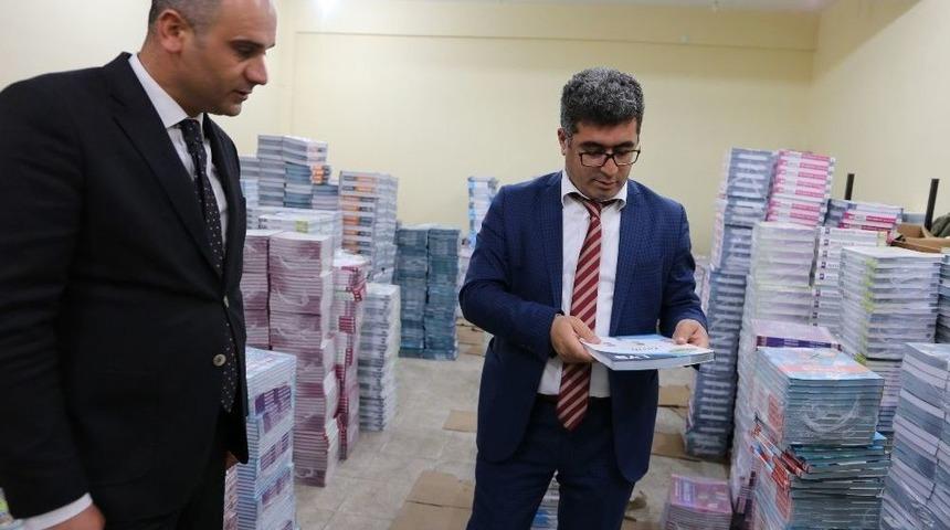 Vartolu Hayırseverden &Ouml;ğrencilere Kitap Desteği