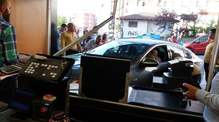 Fren Yerine Gaza Basınca Markete Girdi