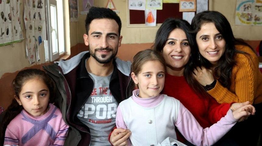 Aiçü Öğrencileri Köy Okullarını Ziyaret Etti