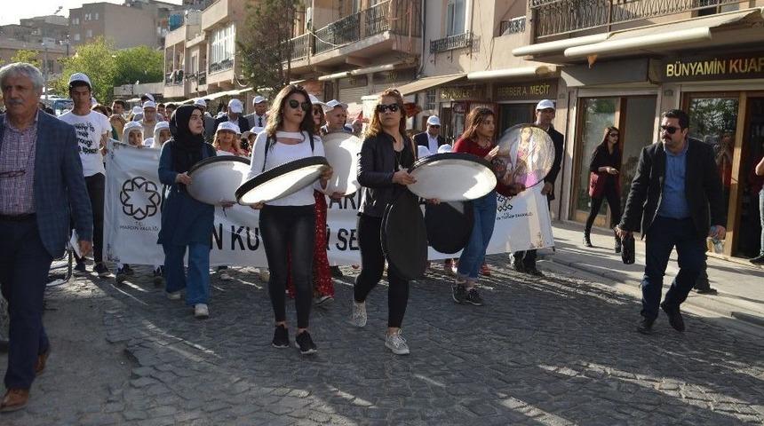 Tarihi Mardin’de ‘turizm Haftası’ Korteji