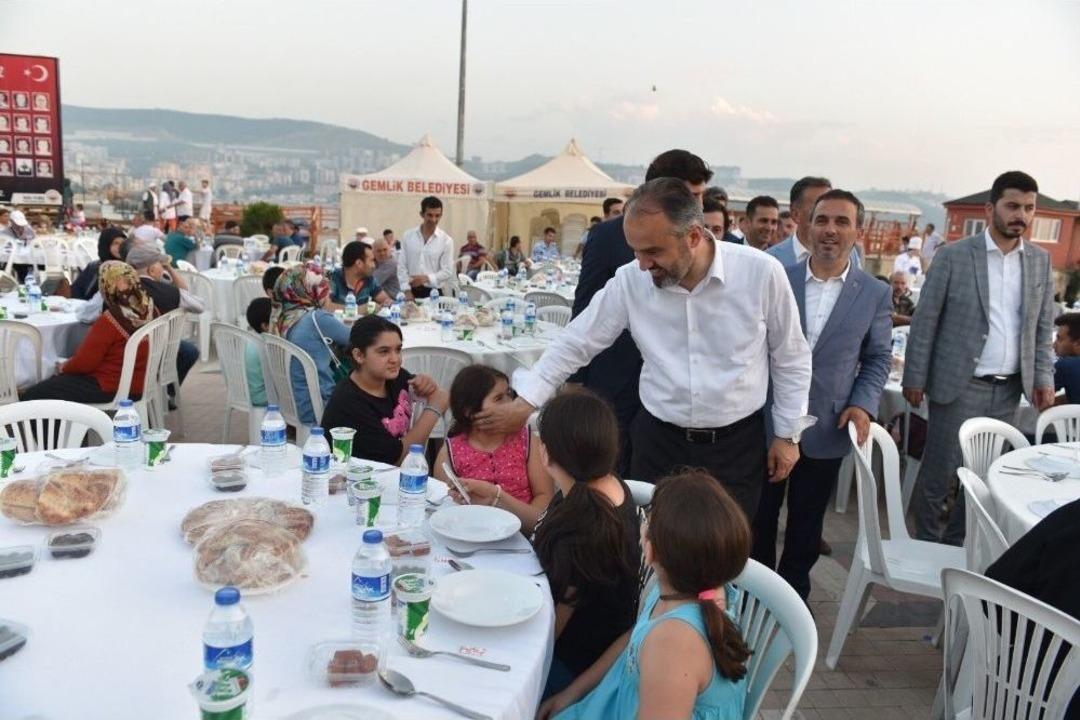 Gemlik&rsquo;te Y&uuml;zlerce Kişi Aynı Sofrada