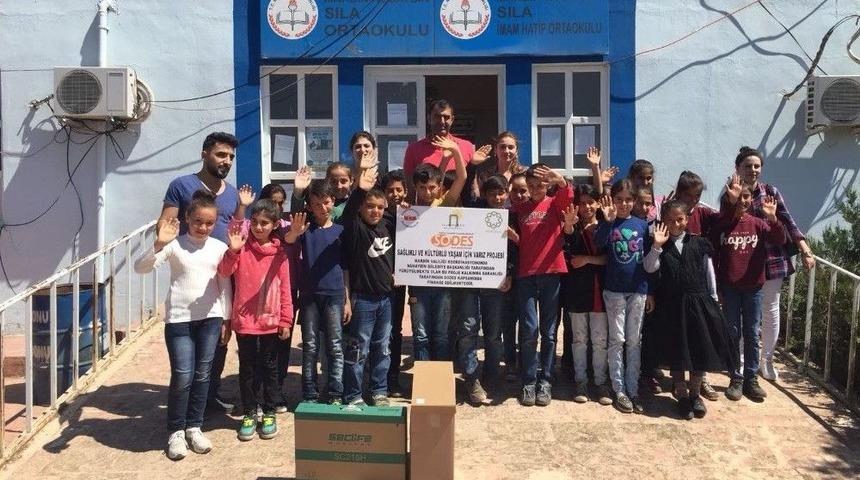 Nusaybin Belediyesi Okullara Bilgisayar Dağıttı