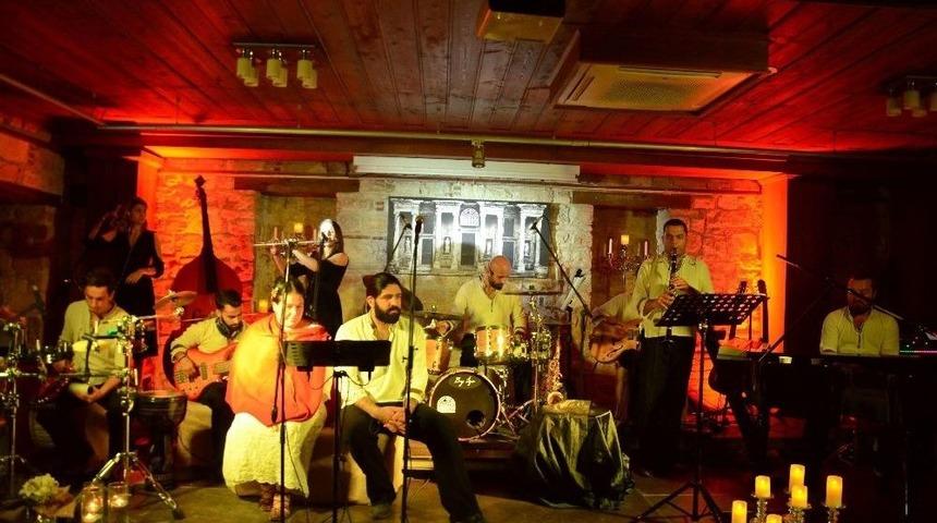 Efes Bandosu&rsquo;ndan Kuşadası&rsquo;nda &rsquo;antik &Ccedil;ağın Yansımaları&rsquo; Konseri