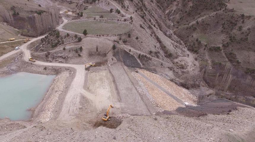 Uzundere Kirazlı G&ouml;leti&rsquo;nde &Ccedil;alışmalar Devam Ediyor