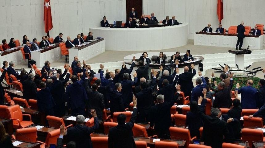 Mecliste Tatil Tartışması