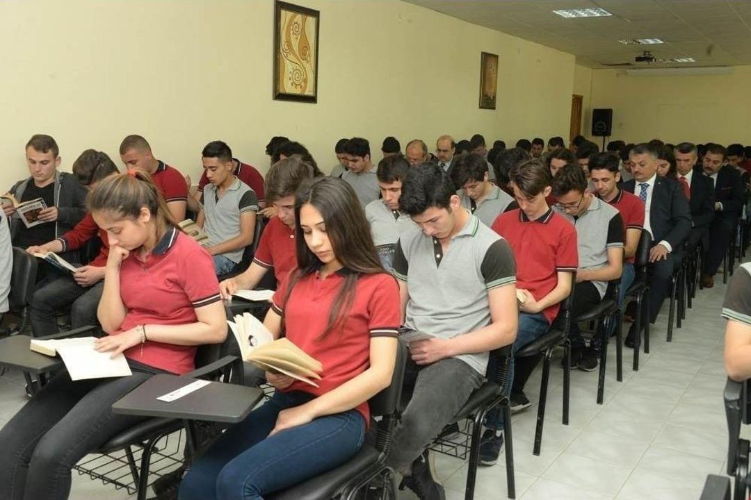 Vali Yazıcı &Ouml;ğrenciler İle Sohbet Etti