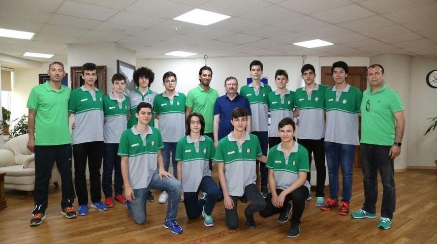 Genel Sekreter Bayram, Gen&ccedil; Şampiyonları Ağırladı