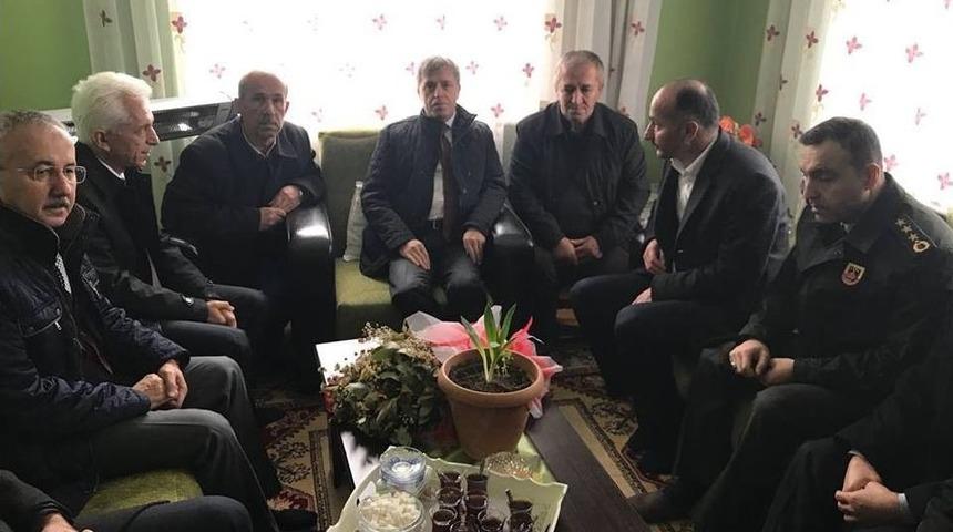 &Ouml;rnek Ceviz Bah&ccedil;esinde Fidan Diktiler