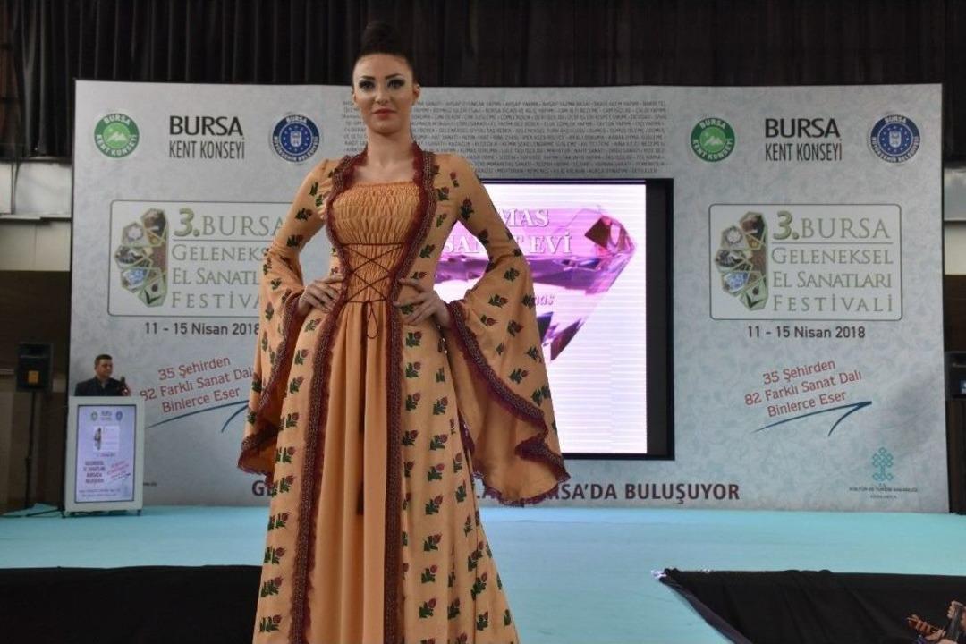 Yeni Moda Ebru Desenli Kıyafetler
