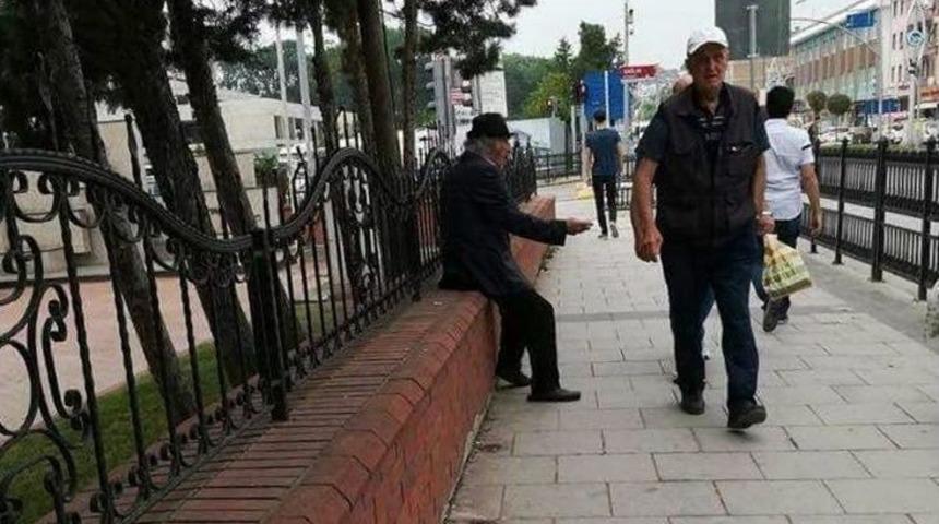 (özel Haber) Sakarya’da Dilencinin Üzerinden Euro Ve Dolarlar Fışkırdı