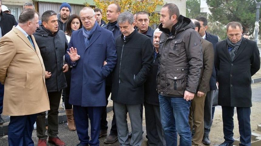 Başkan Erg&uuml;n O Caddede İncelemelerde Bulundu