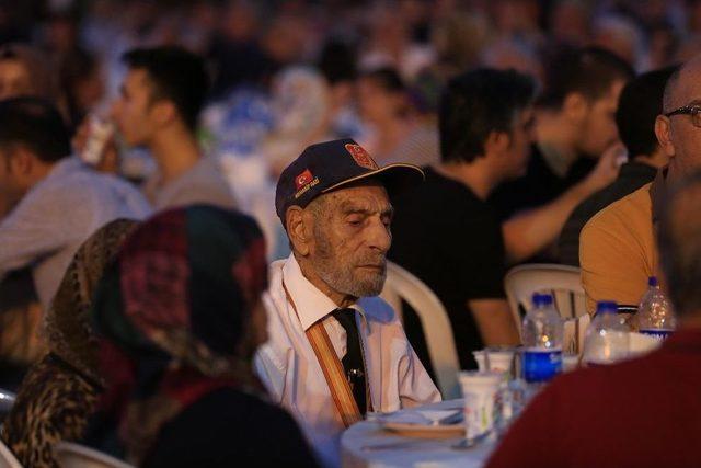 Başkan Türel, Şehit Ve Gazi Aileleri İle İftarda Buluştu