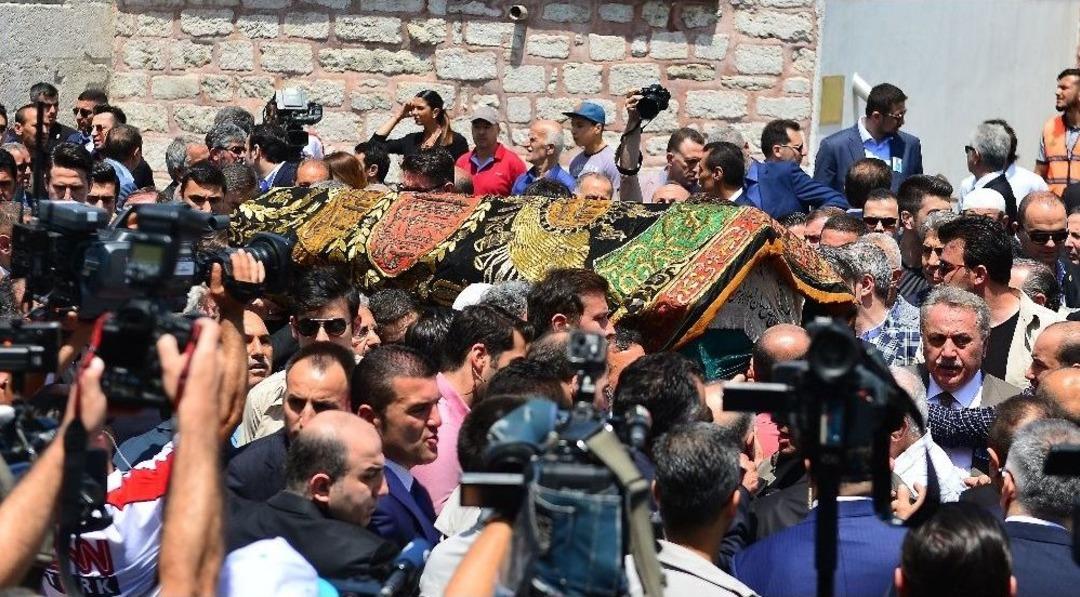 &Uuml;nl&uuml; İş Adamı Erdoğan Demir&ouml;ren Son Yolculuğuna Uğurlandı