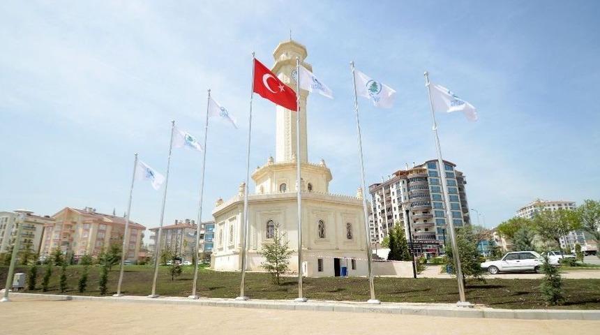 Sel&ccedil;uklu Şehir Meydanı B&ouml;lgenin Siluetini Değiştirdi