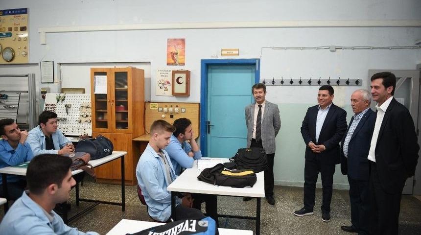 T&uuml;t&uuml;nc&uuml; Lise Yıllarını Yaşadı