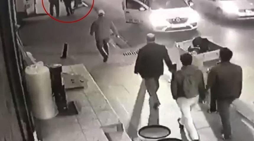 Yeşilay İlçe Başkanına Tekmeli Saldırı Kamerada