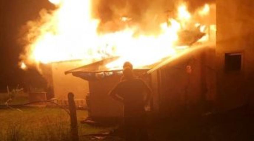 Sahur Vakti &Ccedil;ıkan Yangında Bir Ev Kullanılamaz Hale Geldi