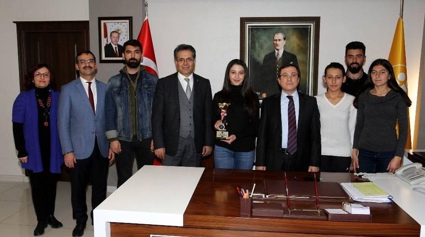 &Ouml;ğrenci Topluluklarından Rekt&ouml;r Kızılay&rsquo;a Ziyaret