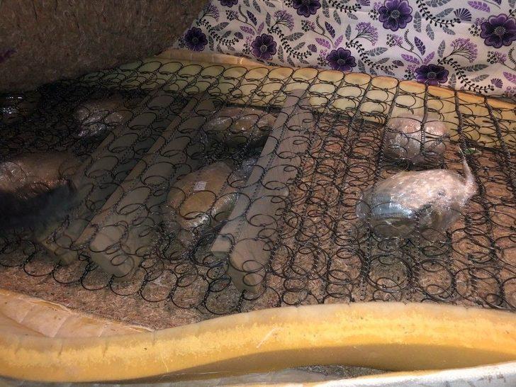 Bazaya Gizlenen 95 Kilo Esrar Ele Geçirildi G1