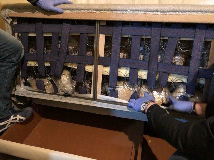 Bazaya Gizlenen 95 Kilo Esrar Ele Geçirildi G2