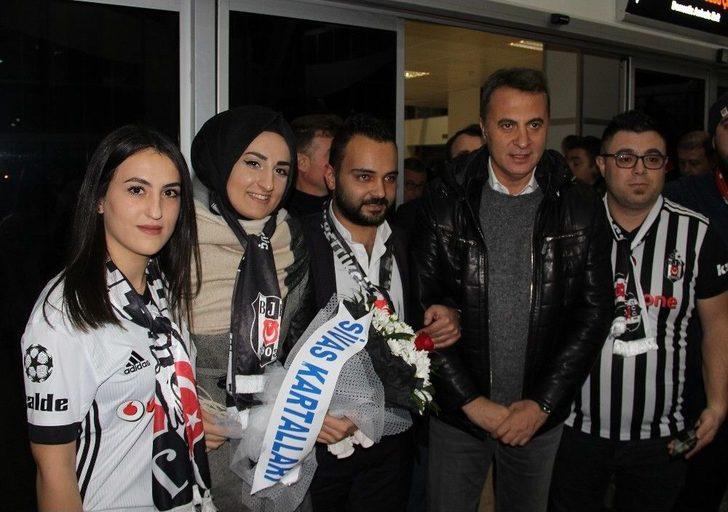 Beşiktaş Kafilesine Coşkulu Karşılama G1