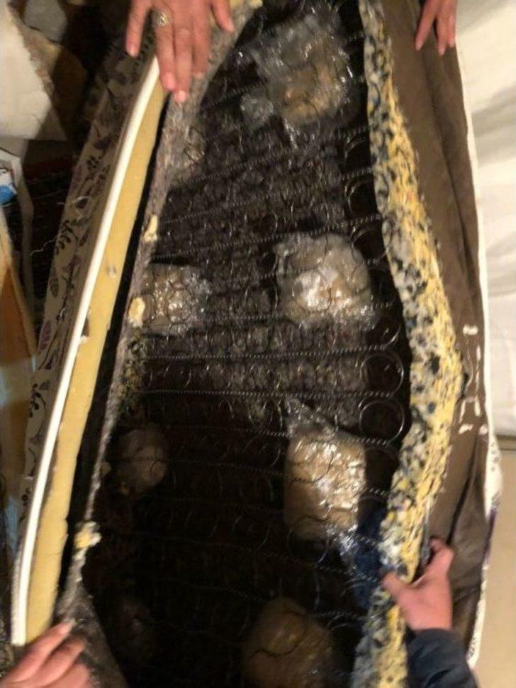 Bazaya Gizlenen 95 Kilo Esrar Ele Geçirildi G4