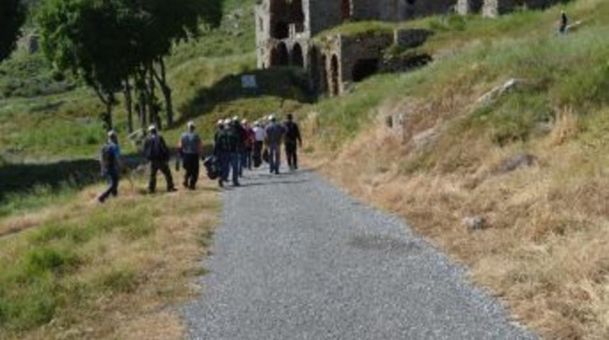 Mersin&rsquo;de Mahkumlardan &Ccedil;evre Temizliği