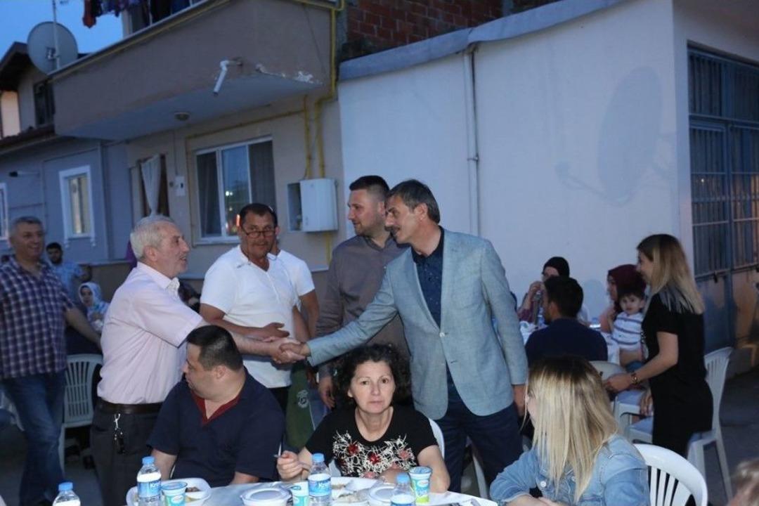 Kemalpaşa Ve Bah&ccedil;elievler Mahallesi İftarlarda Buluştu