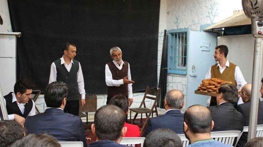 Bodrum Cezaevinde Tiyatro G&ouml;sterisi D&uuml;zenlendi